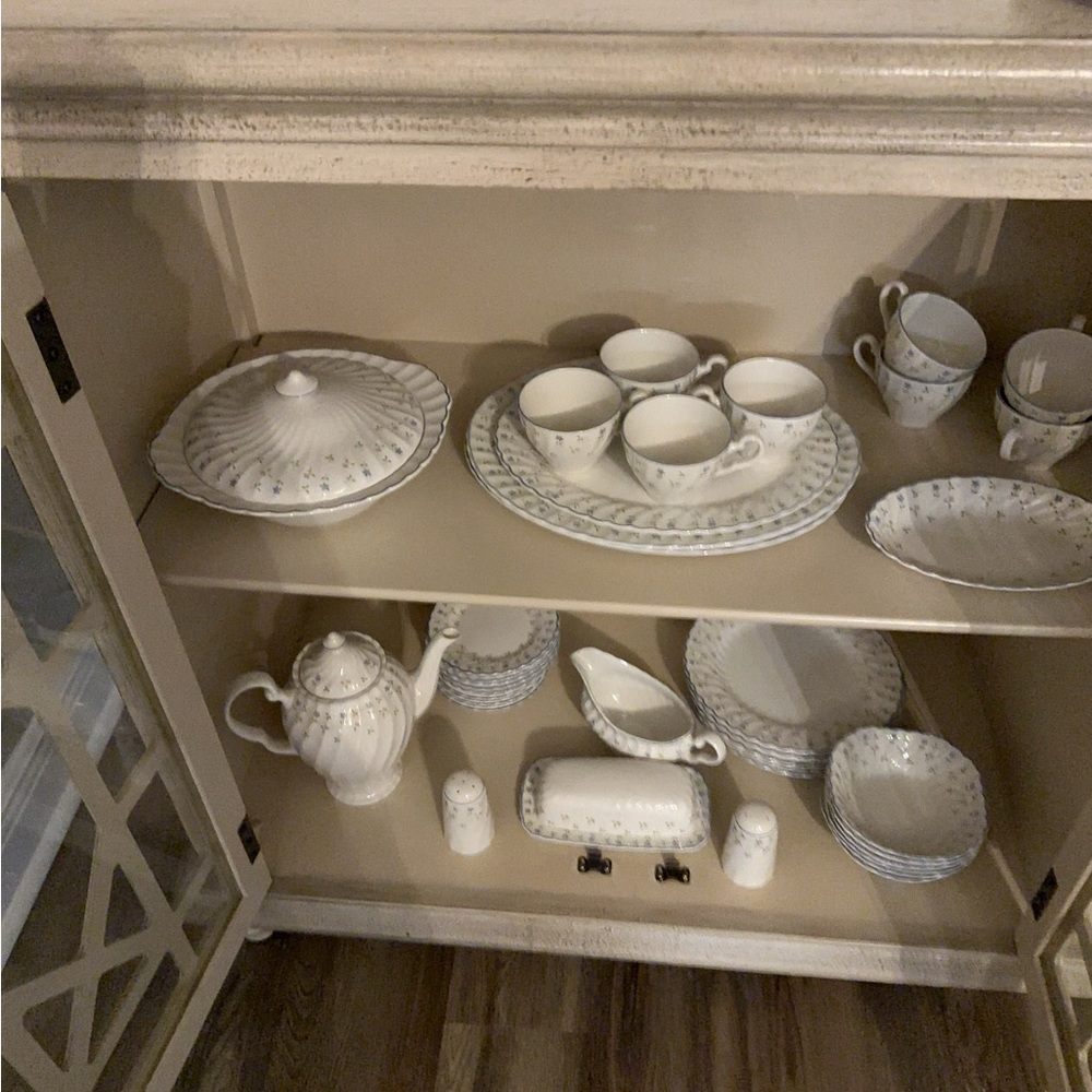 China:  Johnson Brothers! Pattern “Melody”! 41 piece set! Never used!
